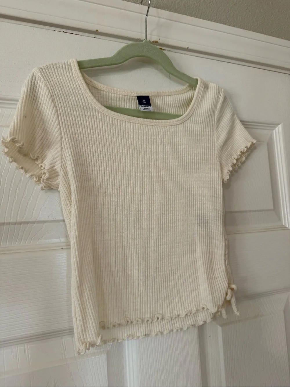 Old Navy Girl’s Cream Ribbed Lettuce-Edge Short Sleeve Tee- Medium